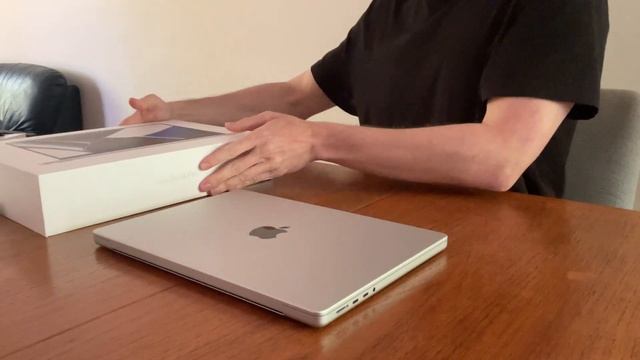 SILVER MacBook Pro 14 M1 Pro 2021 | Unboxing And First Impressions + Quick 13