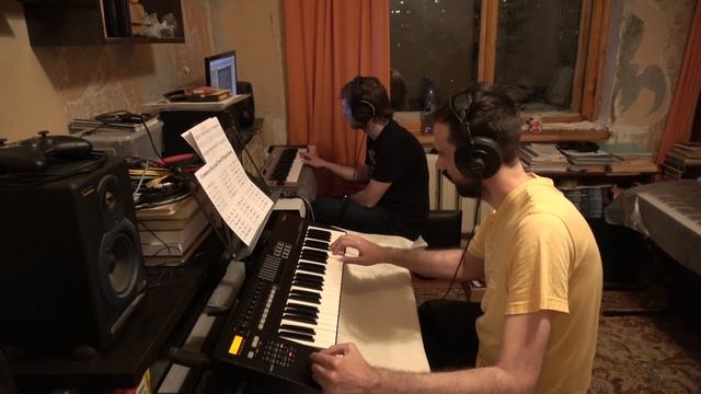 Первая игра на midi клавиатуре (synthesizer music) смотреть онлайн