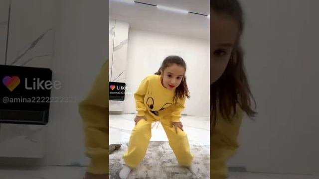 Что происходит? Танец Амины Кикидо смотреть онлайн