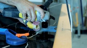 Укладка крупноформатного керамогранита / Монтаж большой плитки на стены