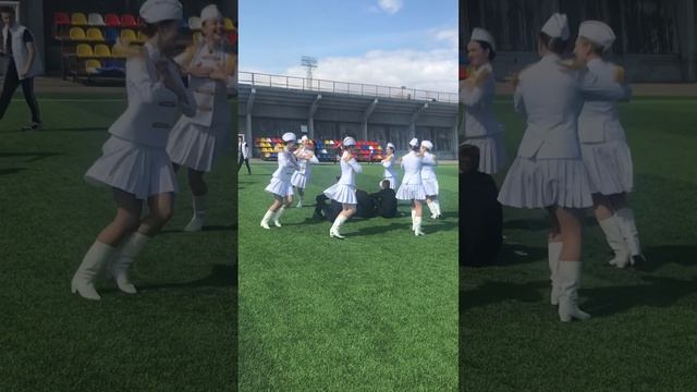 Барабанщицы и барабанщики на привале! смотреть онлайн