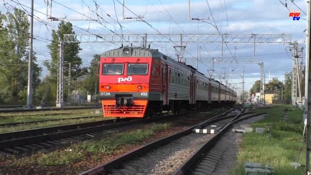 Электропоезд ЭТ2М-052 на станции Павловск | ET2M-052, Vyritsa station смотреть онлайн