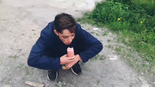 СЪЕЛ ДВЕ ПАЛКИ КОЛБАСЫ ЗА 10 МИНУТ смотреть онлайн