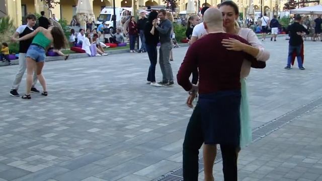 Ton Luca и Елена Морозова - бачата в Никольских рядах смотреть онлайн