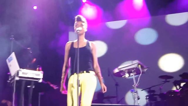 Erykah Badu ''Umm Hmm'' - Live Umbria Jazz 11/07/2012