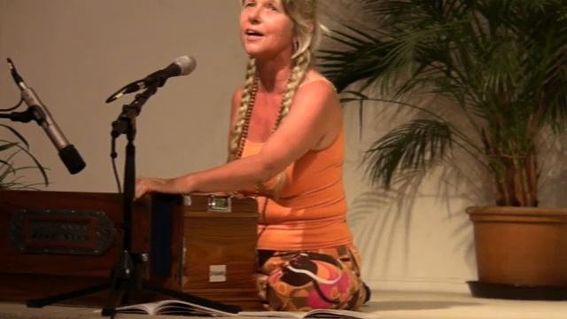 Jaya Radha - Mantra-Chanting with Gopi смотреть онлайн