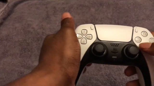 PlayStation 5 DualSense Controller & PlayStation 4 DualShock 4 Controller comparison video смотреть онлайн