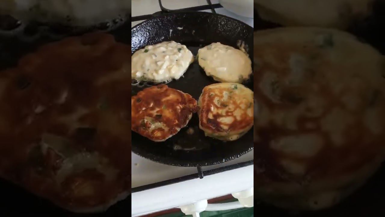 Ленивые пироги с луком и яйцом смотреть онлайн