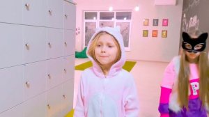 ВИОЛА ПРИШЛА в ШКОЛУ В ПИЖАМЕ