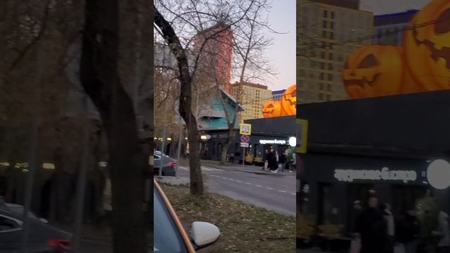 Флакон на Дмит шоссе готовиться к Хеллоуину