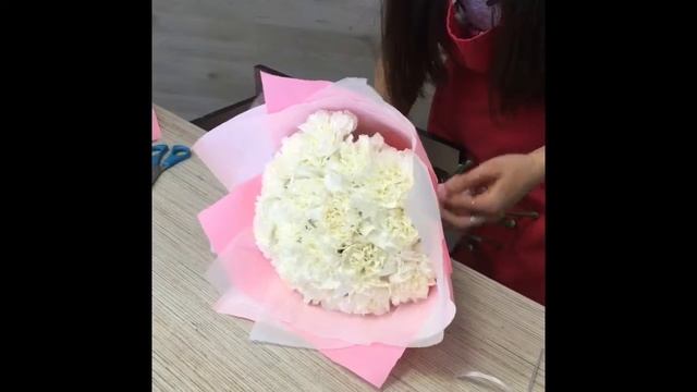 Букет из нежных диантусов смотреть онлайн