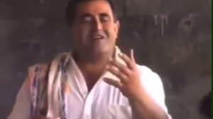 Арам Асатрян поёт во дворе