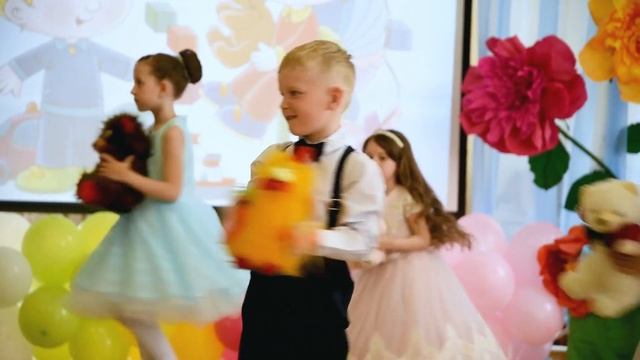 "ПРОЩАННЯ З ІГРАШКАМИ" танок смотреть онлайн