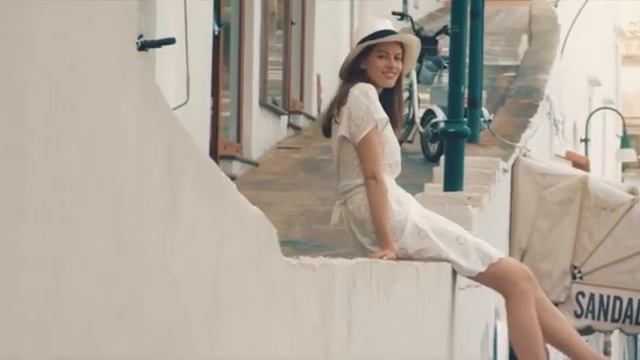 LANVIN A girl in Capri смотреть онлайн