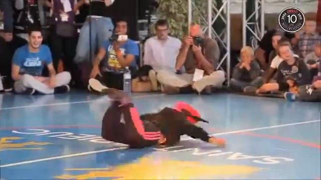 дети танцуют брейк данс видео смотреть В Мире Детей! смотреть онлайн