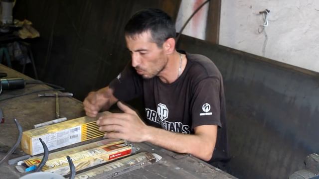 КАК ПравильнО ВЫБРАТЬ ЭЛЕКТРОДЫ НАЧИНАЮЩЕМУ СВАРЩИКУ. смотреть онлайн