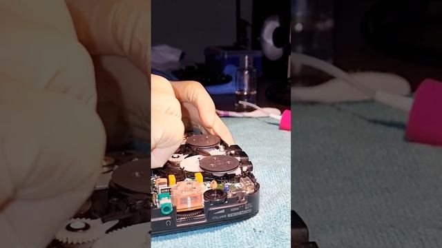 Sony Walkman repair in just 1 minute! Sony WM-FX113 Belt Change #sony #tech #cassette #vintage смотреть онлайн