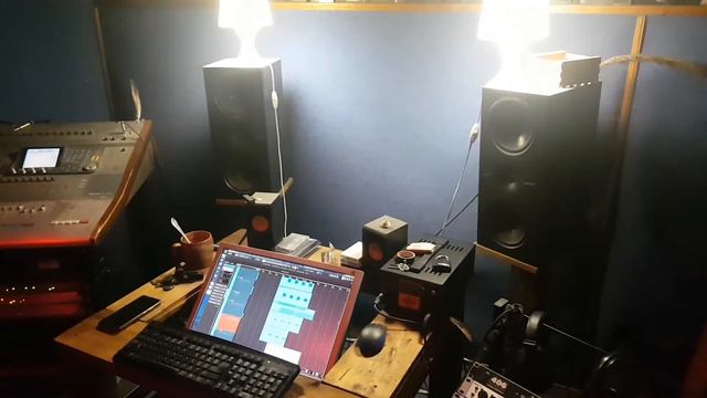 Работаем в студии | Запись вокала смотреть онлайн