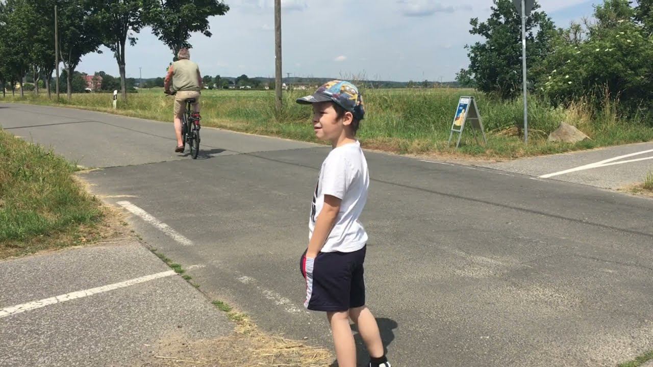 Mulderadweg Велопрогулка на 30 км, маленький регулировщик, пикник у дороги,беседка в лесу. смотреть онлайн