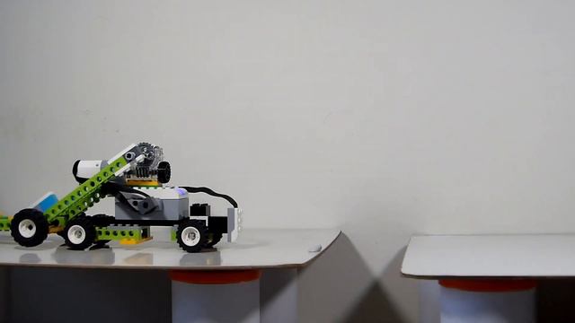 LEGO WeDo 2.0+Scratch 3.0 - Trench Bridging Vehicle смотреть онлайн