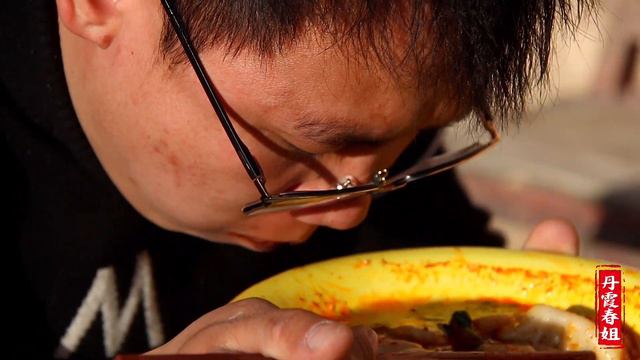 【丹霞春姐】春姐一早拌点馅，做酸汤水饺，皮薄馅大，酸爽可口，姐弟仨吃美了 смотреть онлайн