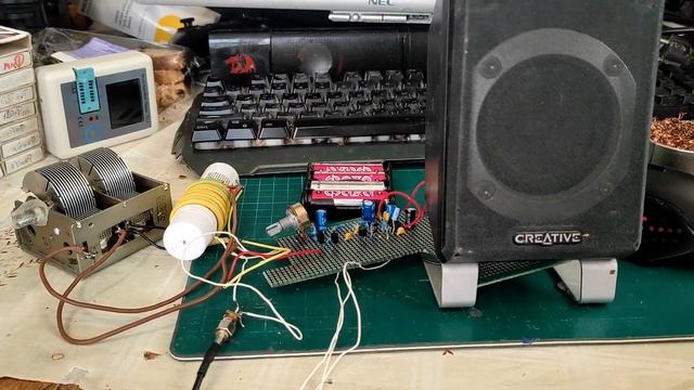 Регенеративный приемник "Ванюша" на макетке-коленке смотреть онлайн