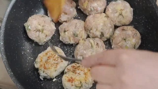 ТЕФТЕЛИ В СЛИВОЧНОМ СОУСЕ. 30 минут и вкусный ужин готов. смотреть онлайн