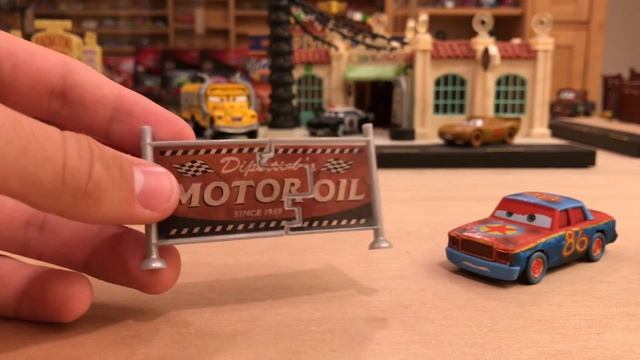 Mattel Disney Cars 3 Bill (Pixar Ball) w/ Rubber Tires & Sign Accessory (Demolition Derby) смотреть онлайн
