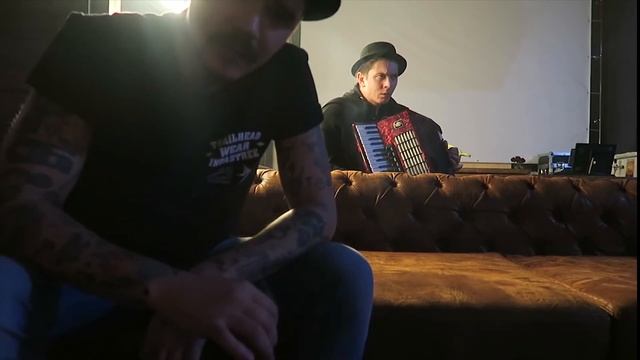 СОЛНЦЕ СВЕТИТ И ПЕЧЕТ смотреть онлайн