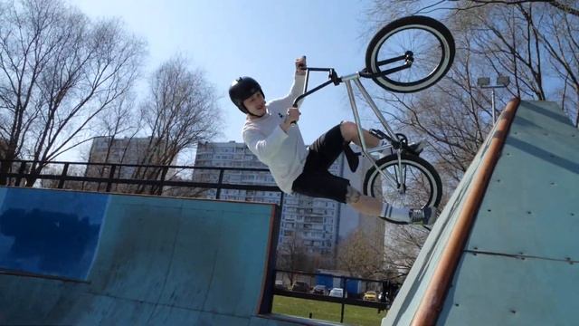изи трюки, бмх, скейтпарк Крылатское #bmx смотреть онлайн