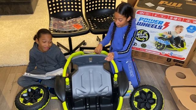 Power Wheels WILD THING Unboxing!! | FisherPrice | CamFamKIDS смотреть онлайн
