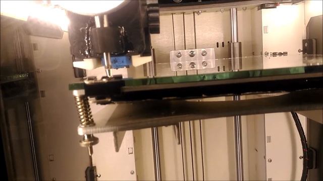 Выставка стола 3D принтера относительно каретки в плоскость с помощью индикатора уровня смотреть онлайн
