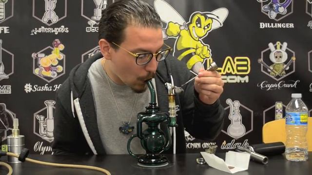 DAB LAB TV - Bruce Wayne Glass Klein Recycler Review - TheDabLab.com смотреть онлайн