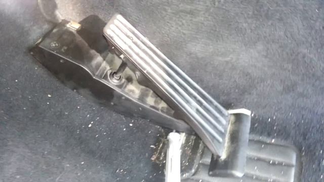 How to remove gas pedal off Bmw E46 330 325 E38 740 E39 M5 540i 530i 525i смотреть онлайн