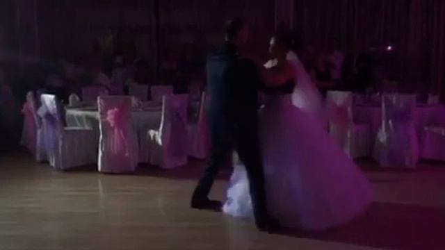 Dansul Mirilor "Les Valses de Vienne" (pierwszy taniec) смотреть онлайн