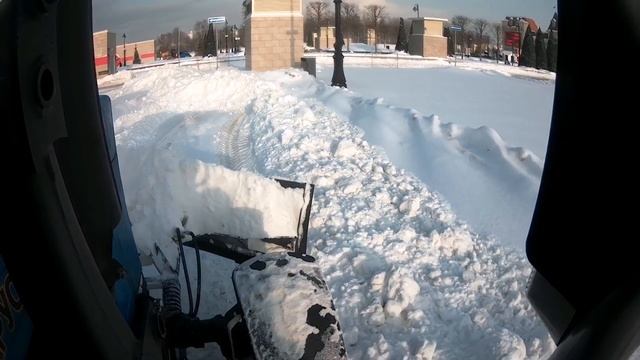 МТЗ 82.1 Беларус уборка снега отвалом смотреть онлайн