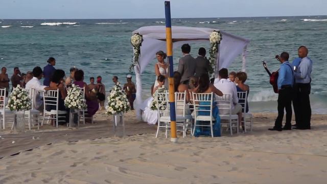 Романтическая свадебная церемония на берегу океана. MVI 7022 смотреть онлайн