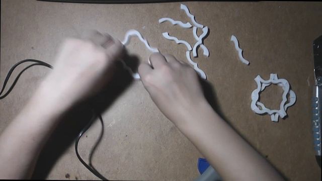 ГИРЛЯНДА Из Багет, Молдинга (потолочного плинтуса) From moldings смотреть онлайн