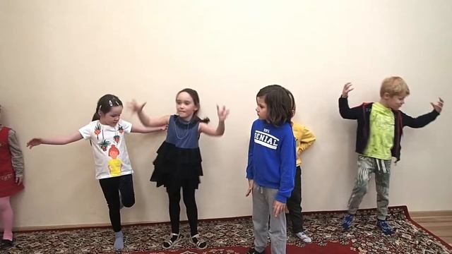 Разминка: ёлка, дуб, осина. Подвижные игры на уроке с дошкольниками и первоклашками смотреть онлайн