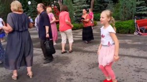 КОГДА УБЕГАЛА ОТ ТЕБЯ БЕЗ ОГЛЯДКИ! ТАНЦЫ В ПАРКЕ ГОРЬКОГО ХАРЬКОВ СЧАСТЛИВЫЕ ДНИ.mp4