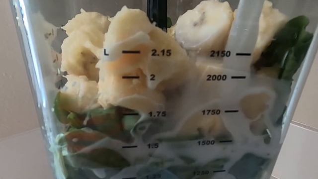 Смузи со шпинатом смотреть онлайн