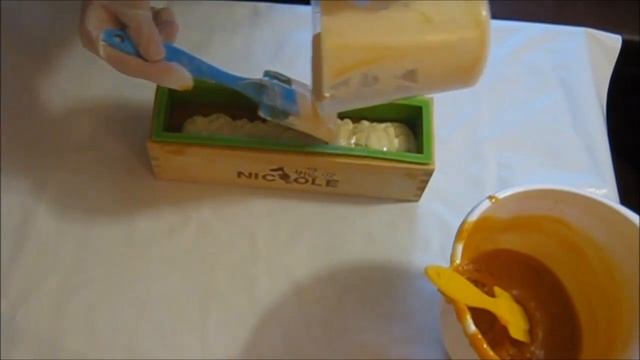 Мыло на козьем молоке с медом. Making & Сutting Soap goat's milk and honey смотреть онлайн
