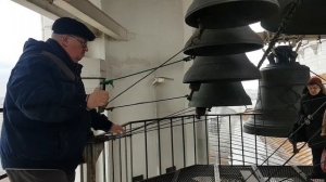 Мастер-класс по колокольному звону Игоря Васильевича Коновалова на колокольне храма Христа Спасителя