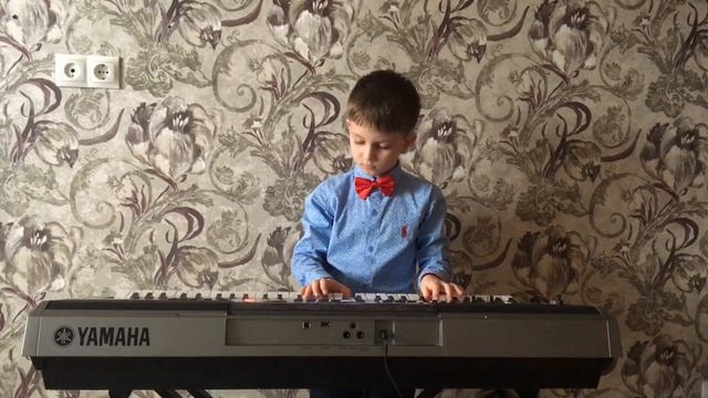 Играем на синтезаторе Yamaha PSR E443 Произведение Сама садик я садила смотреть онлайн