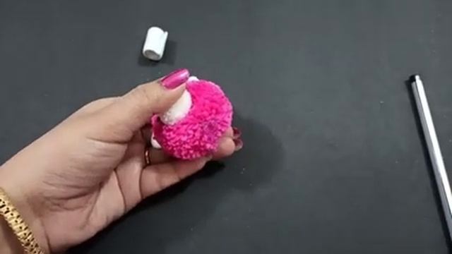 Super Easy Pompom Teddy Bear and Minion Making Using Fork - Wool Craft смотреть онлайн