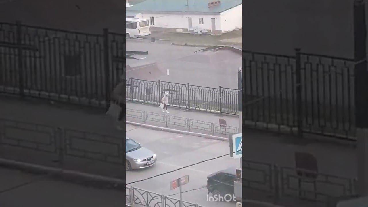На кого смотрели? Людей, машин, или мелких деталей? смотреть онлайн