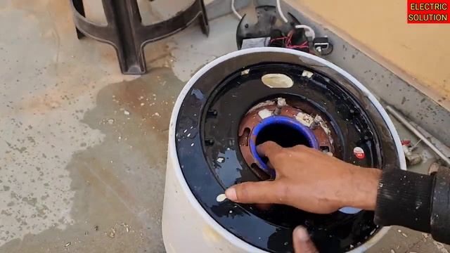 गीजर चलाते ही गुड़-गुड़ की आवाज फट भी सकता है / Crompton AMICA electric geyser repairing in 2024 // смотреть онлайн