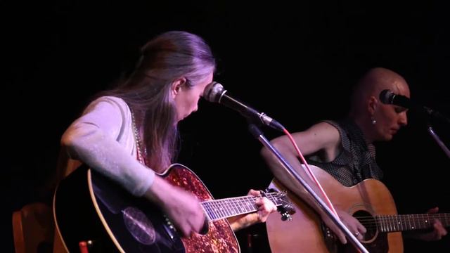 Cherry Chords 'Leaving this town' смотреть онлайн