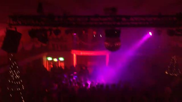 22.12.2011 DELUXE Licht bei Abi-Party im Eventpalast...."die hütte steht kopf " смотреть онлайн