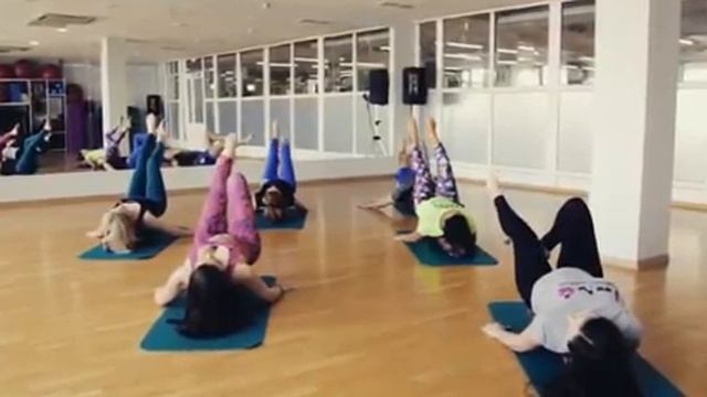 Групповые оздоровительные занятия в клубе Fitness Land. смотреть онлайн
